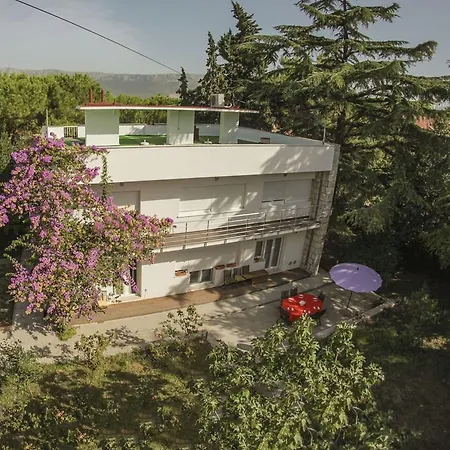 Pinus Apartment